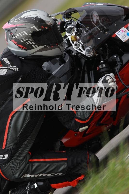Archiv-2022/13 25.04.2022 Plüss Moto Sport ADR/Freies Fahren/backside